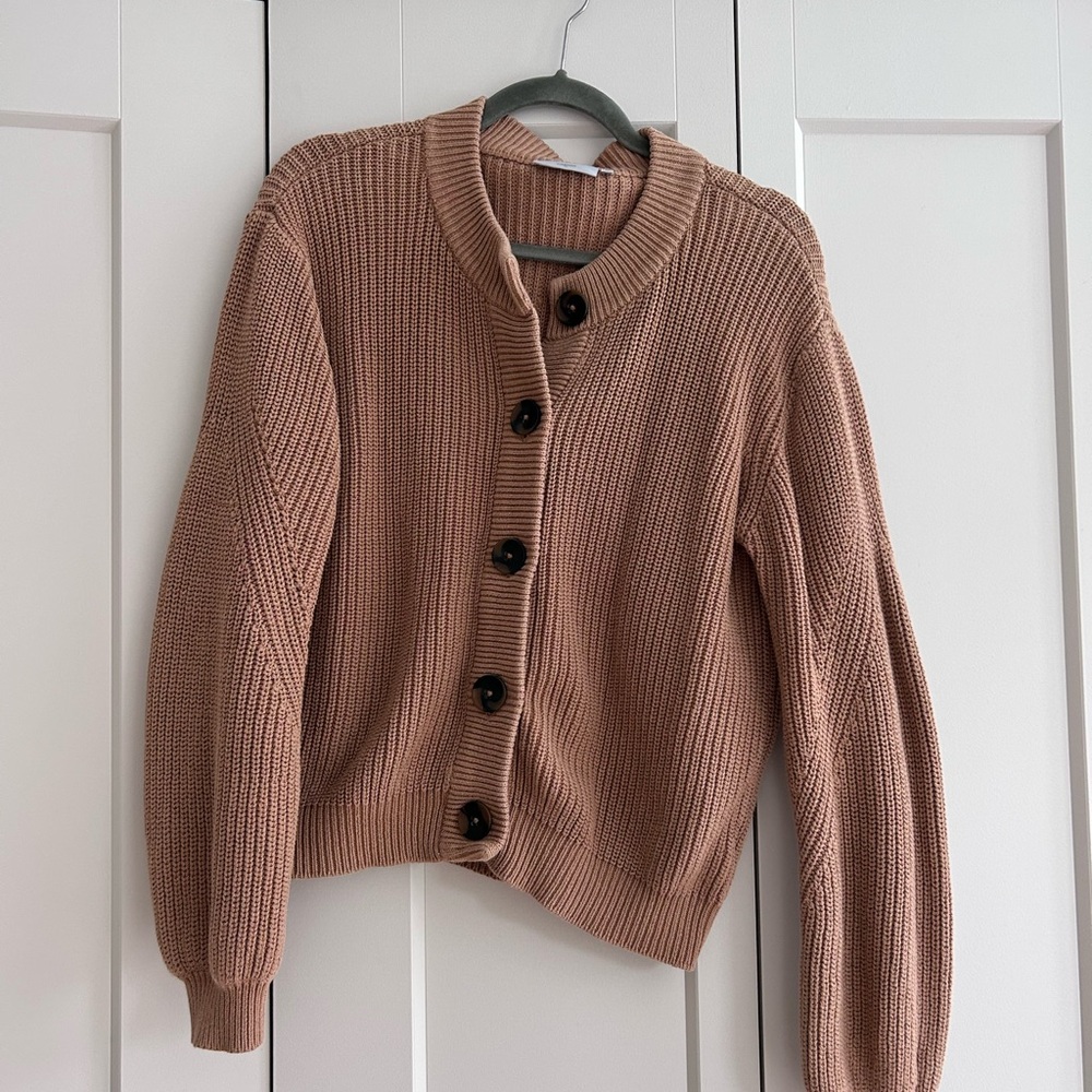Minimum 100% organic cotton sweater